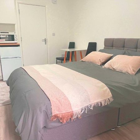 Studio Flat Private Shower Wc And Kitchenette Londres Exterior foto