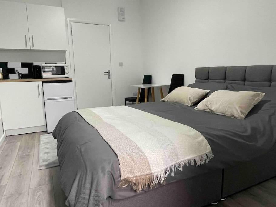 Studio Flat Private Shower Wc And Kitchenette Londres Exterior foto