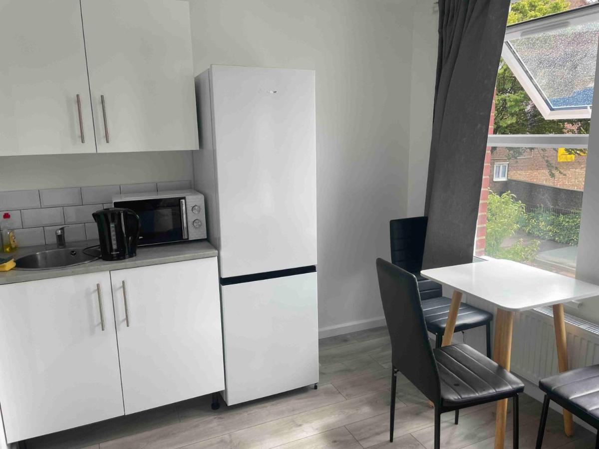 Studio Flat Private Shower Wc And Kitchenette Londres Exterior foto