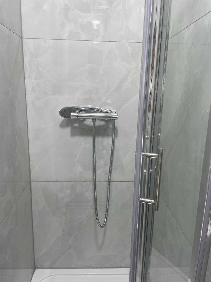 Studio Flat Private Shower Wc And Kitchenette Londres Exterior foto